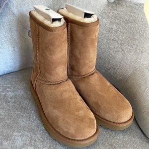 Ugg Classic Short II Boots, Size 6, Chestnut, Christmas, New